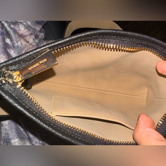 Michael Kors Black Belt Bag with Sleek Design - Picture 4 of 9